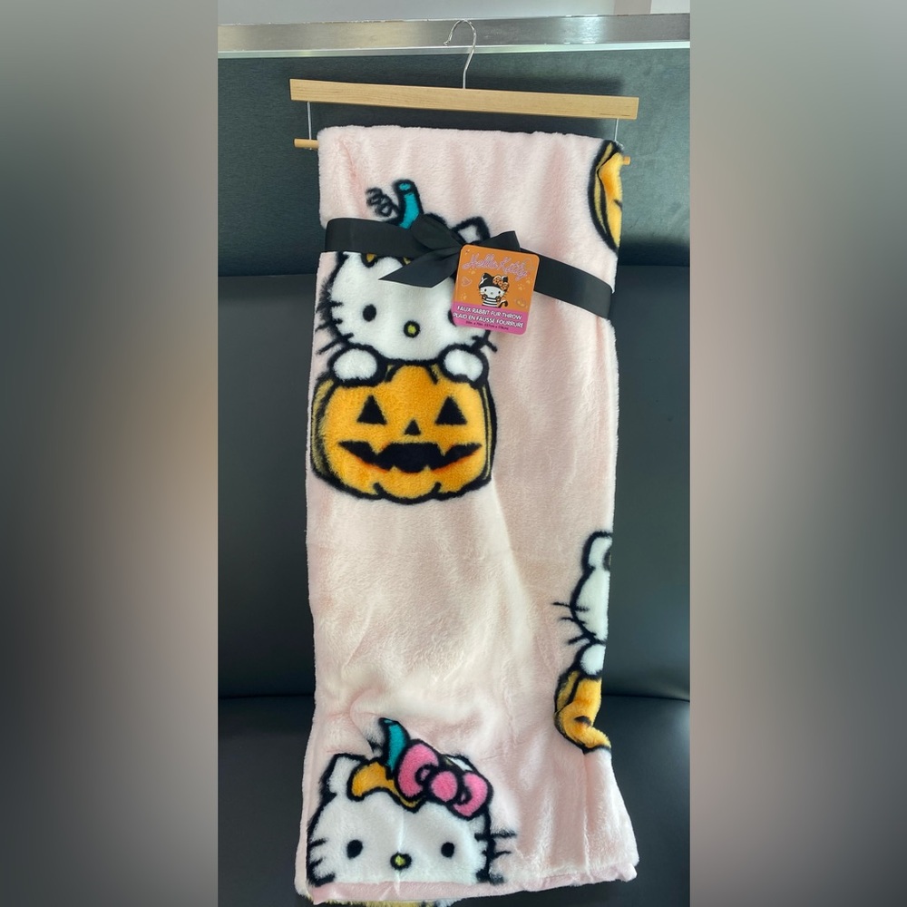 Hello Kitty Halloween blanket